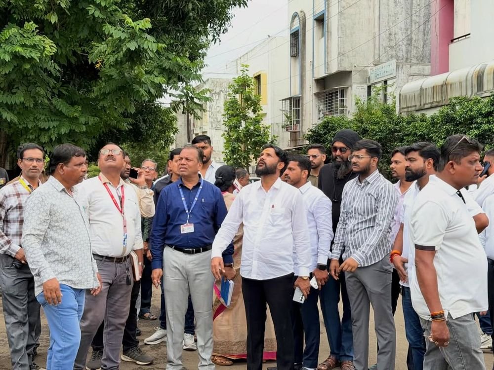 इमारत पाहणी दौरा