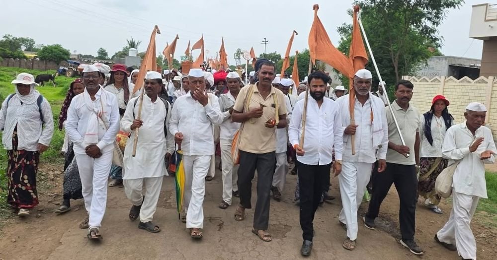 संत निवृत्तीनाथ महाराज पालखी सोहळ्याच्या स्वागतासाठी वारकऱ्यांसोबत बाळकृष्ण शिरसाठ